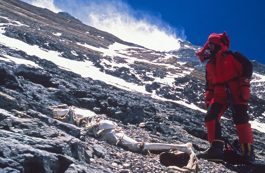 Смерть на Эвересте: тела погибших альпинистов до сих пор лежат на его склонах